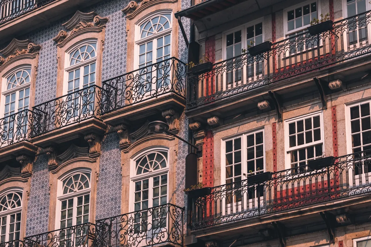 Casas com azulejos — arquitectura portuguesa